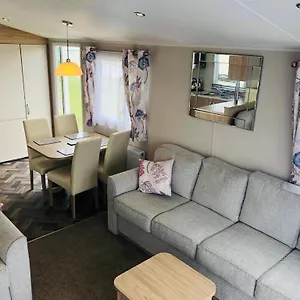 3 Bedroom Beautiful Caravan At Sand Le Mere Holiday Village Campsite Tunstall (East Riding of Yorkshire)