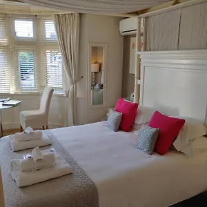The House Boutique - In-room Breakfast - Free Parking Bath